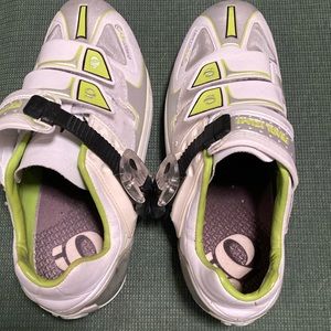 Women’s Pearl Izumi cycling shoes